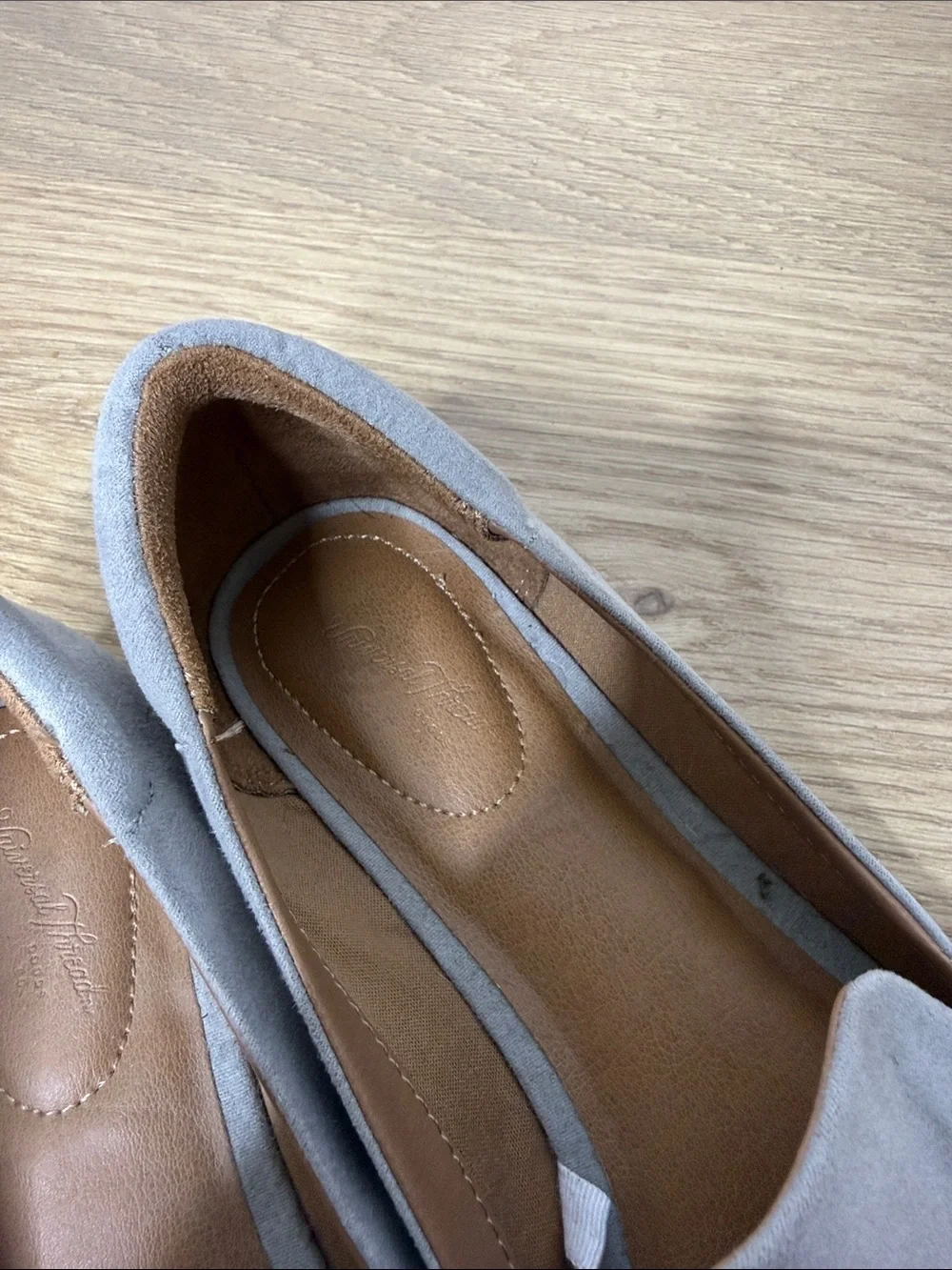 Universal Thread Women's Suede Slip-On Loafers in Light Gray Size 8